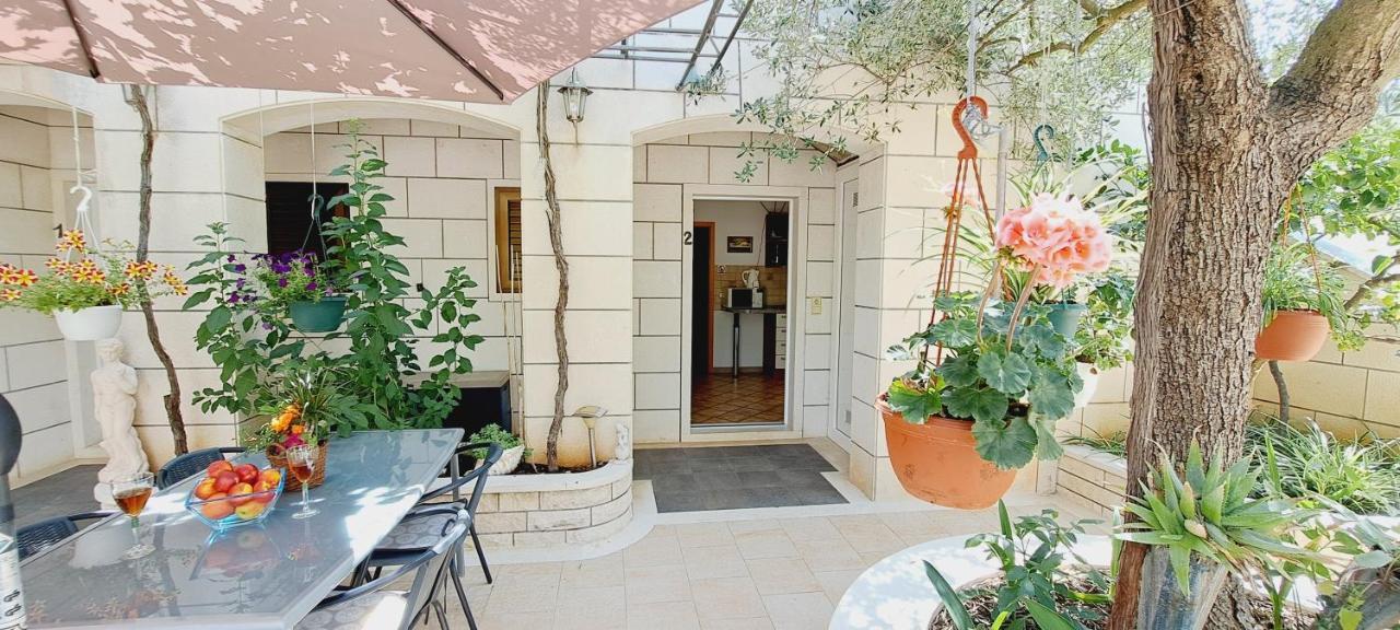 Apartments Darija & Pero Pucisca Extérieur photo