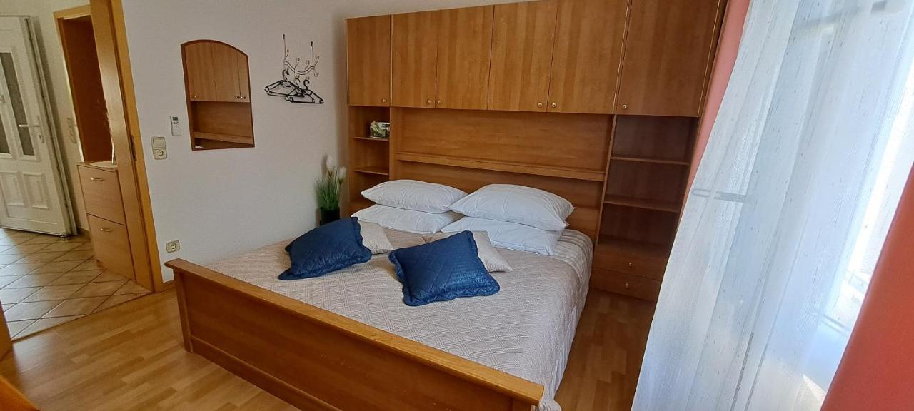Apartments Darija & Pero Pucisca Extérieur photo