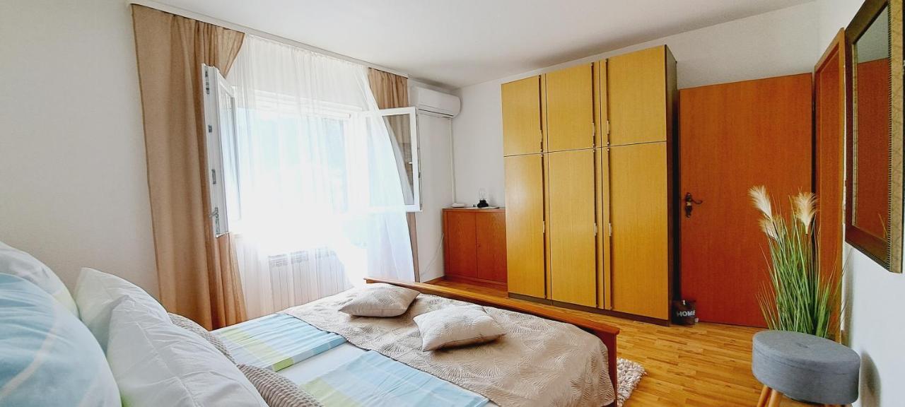 Apartments Darija & Pero Pucisca Extérieur photo
