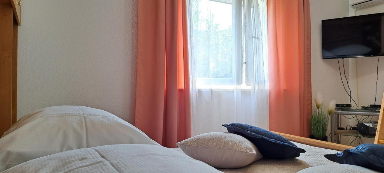Apartments Darija & Pero Pucisca Extérieur photo
