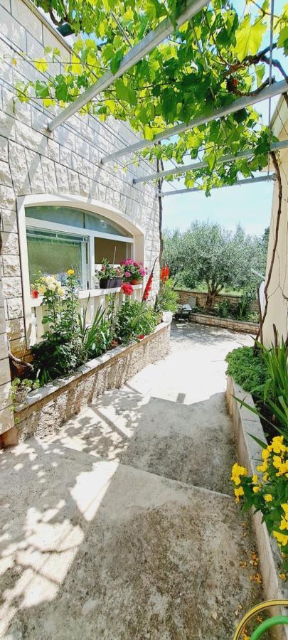 Apartments Darija & Pero Pucisca Extérieur photo