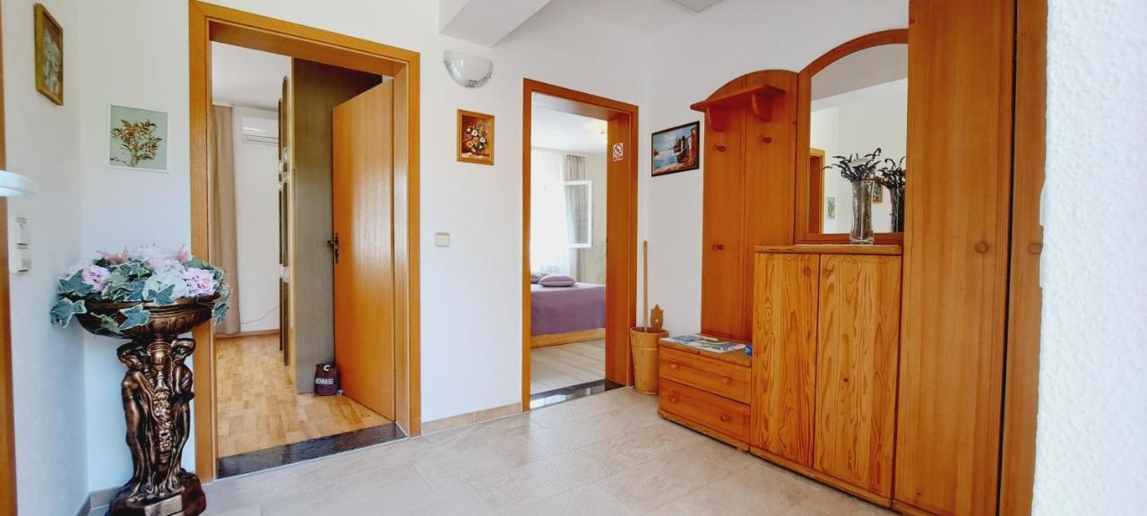 Apartments Darija & Pero Pucisca Extérieur photo