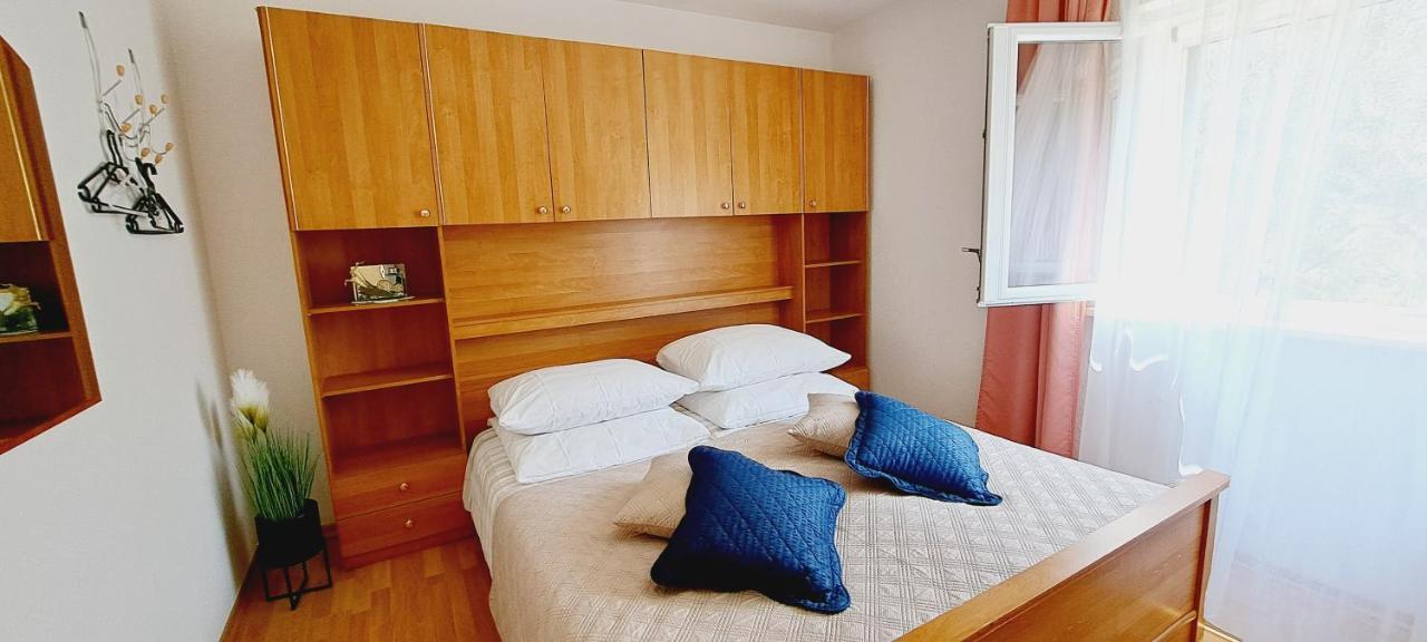 Apartments Darija & Pero Pucisca Extérieur photo