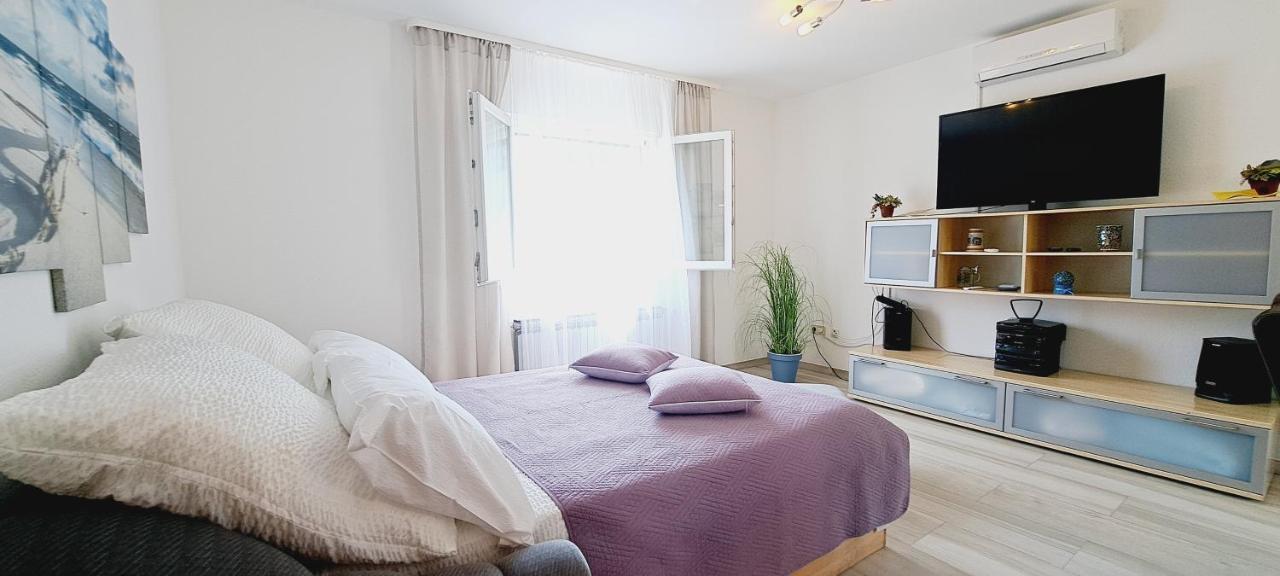 Apartments Darija & Pero Pucisca Extérieur photo