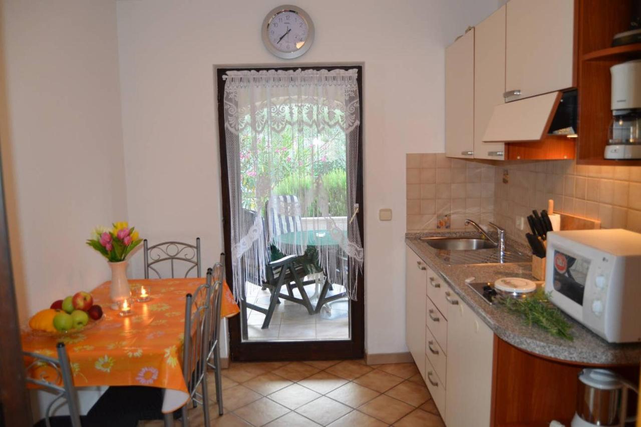 Apartments Darija & Pero Pucisca Extérieur photo