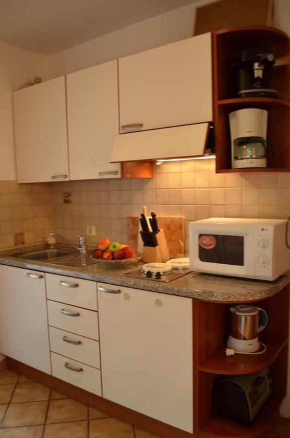 Apartments Darija & Pero Pucisca Extérieur photo