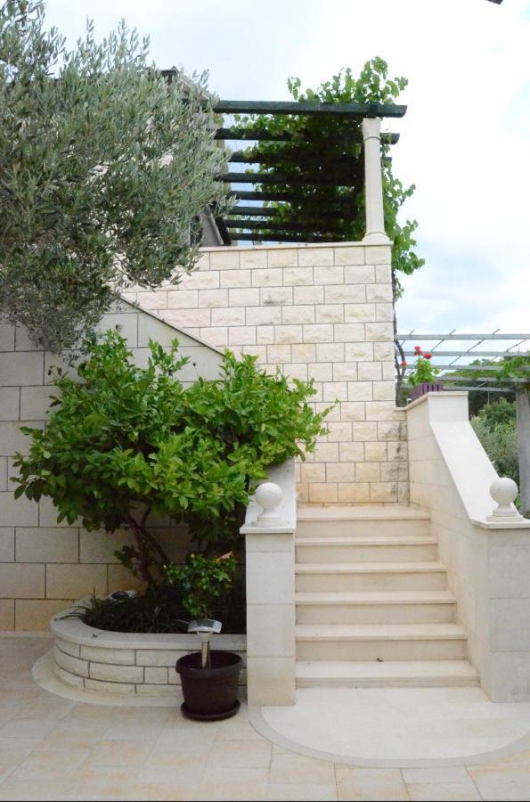 Apartments Darija & Pero Pucisca Extérieur photo