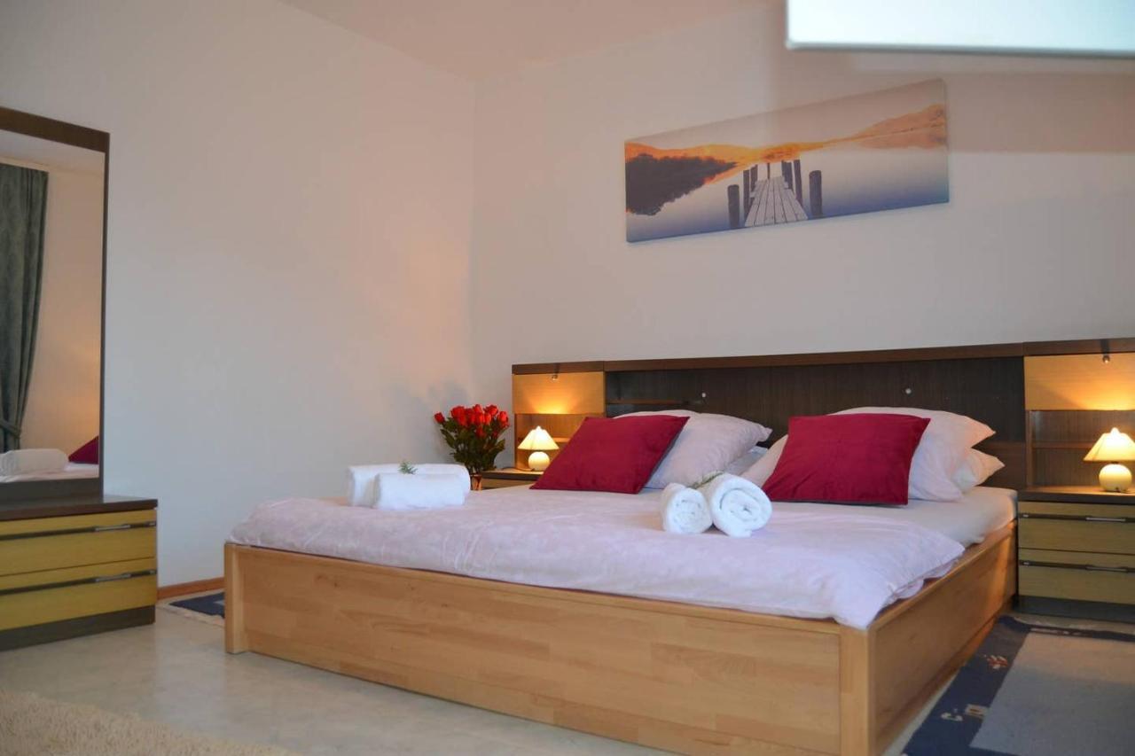 Apartments Darija & Pero Pucisca Extérieur photo