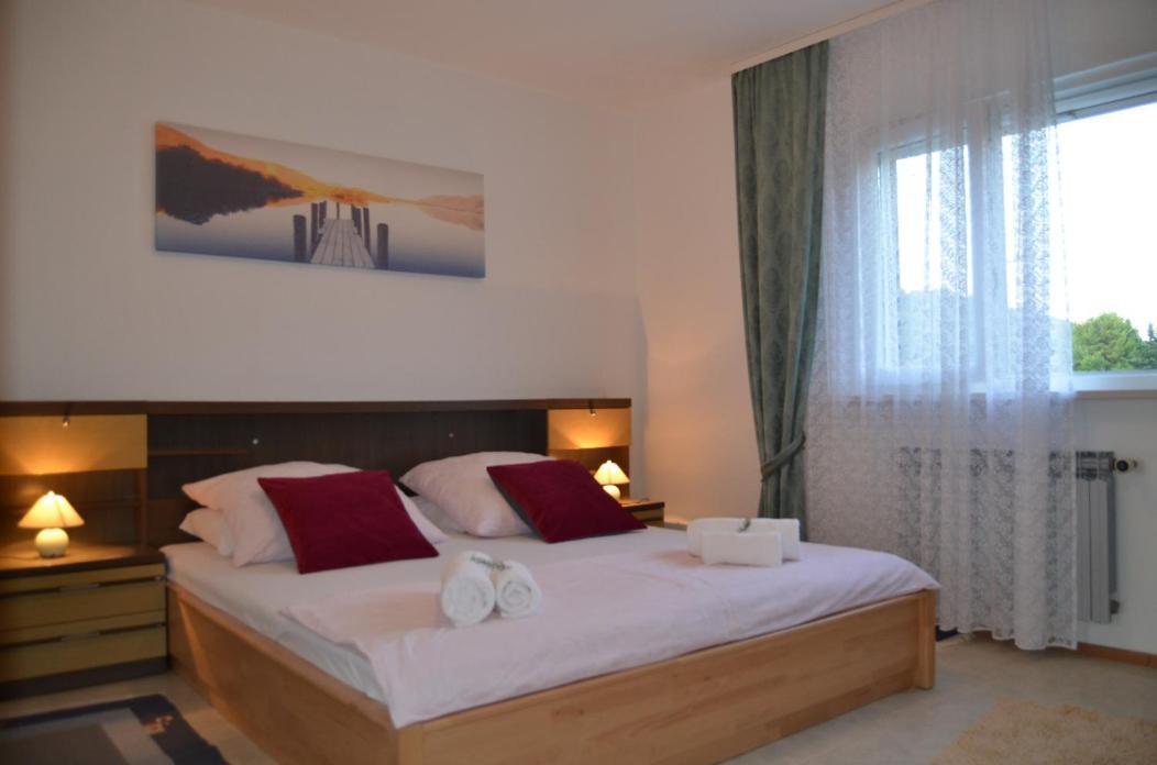 Apartments Darija & Pero Pucisca Extérieur photo